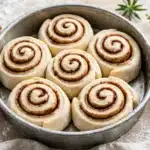 Masa para Rollos de Canela esponjosa con glaseado cremoso de queso crema